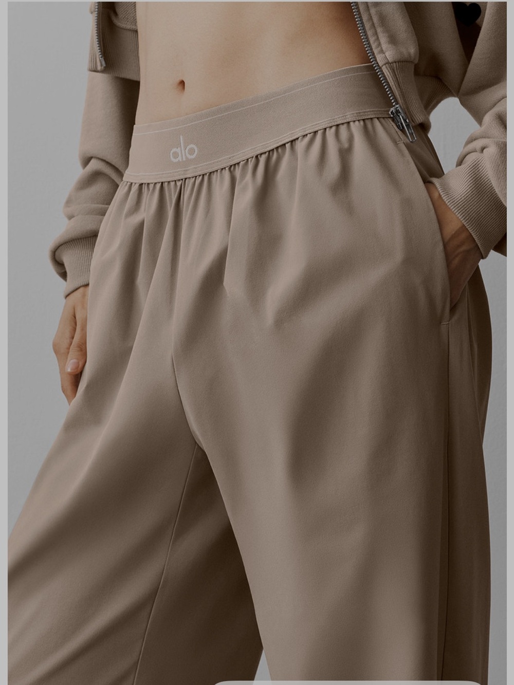 ALO Yoga suit up trousers gravel size xs BNWT - Picture 3 of 8